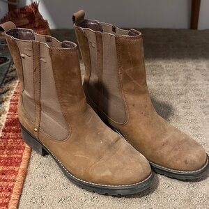Women’s brown Clark boots